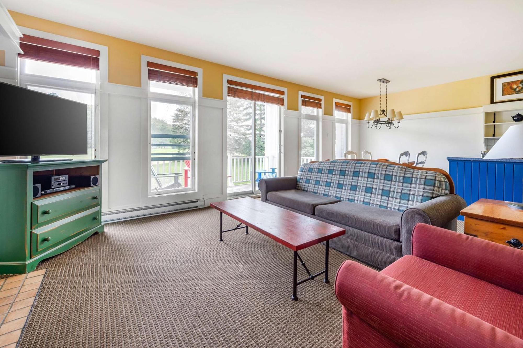 Hilton Grand Vacations Club Tremblant Canada Mont-Tremblant Exterior photo