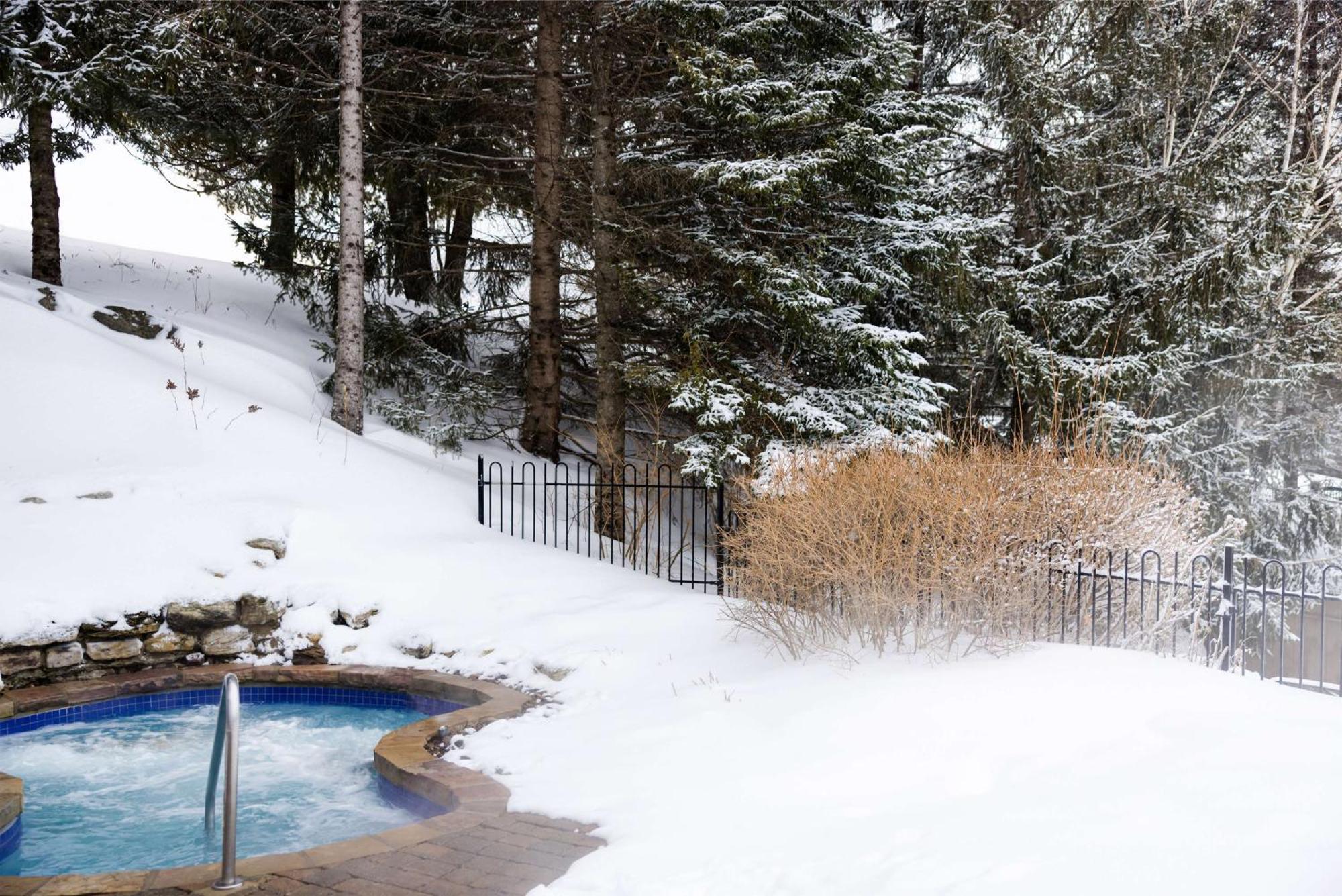 Hilton Grand Vacations Club Tremblant Canada Mont-Tremblant Exterior photo